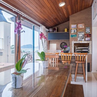 Cobertura com 166m², 3 quartos, 1 suíte, 2 garagens, no bairro Campeche em Florianópolis