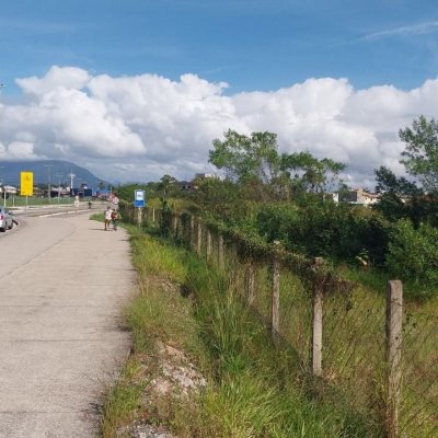 Terrenos Residenciais com 10911m², no bairro Carianos em Florianópolis