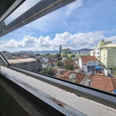 Apartamentos com 68m², 2 quartos, 1 garagem, no bairro Balneário em Florianópolis