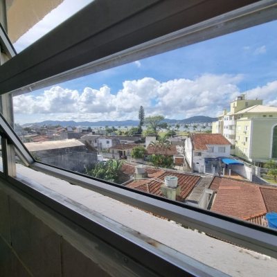 Apartamentos com 68m², 2 quartos, 1 garagem, no bairro Balneário em Florianópolis
