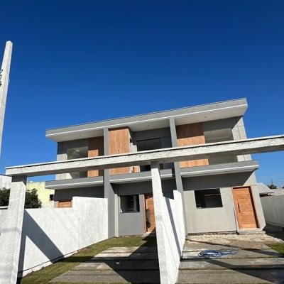 Casa Residencial com 85m², 2 quartos, 1 suíte, 2 garagens, no bairro São João Do Rio Vermelho em Florianópolis