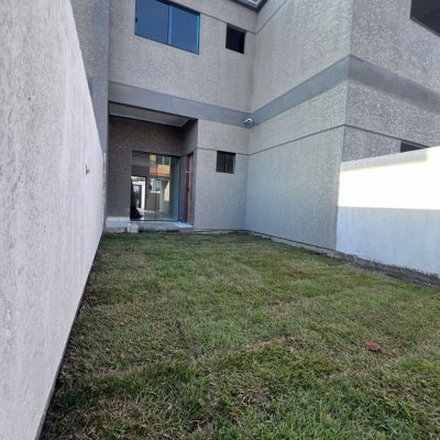 Casa Residencial com 85m², 2 quartos, 1 suíte, 2 garagens, no bairro São João Do Rio Vermelho em Florianópolis
