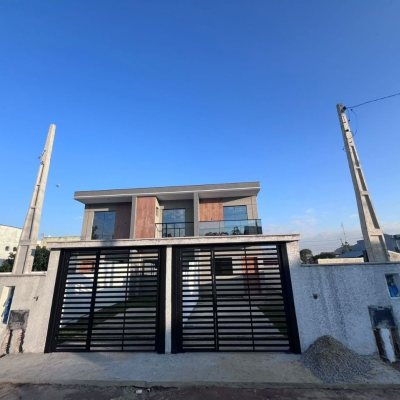 Casa Residencial com 85m², 2 quartos, 1 suíte, 2 garagens, no bairro São João Do Rio Vermelho em Florianópolis