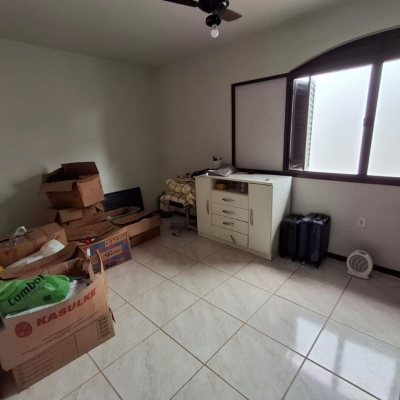Casa Residencial/Comercial com 200m², 2 garagens, no bairro Itaguaçu em Florianópolis