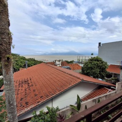 Casa Residencial/Comercial com 200m², 2 garagens, no bairro Itaguaçu em Florianópolis