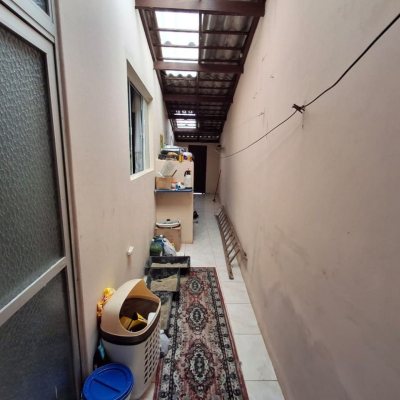 Casa Residencial/Comercial com 200m², 2 garagens, no bairro Itaguaçu em Florianópolis