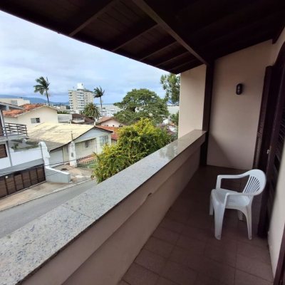 Casa Residencial/Comercial com 200m², 2 garagens, no bairro Itaguaçu em Florianópolis