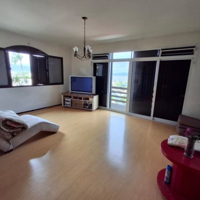 Casa Residencial/Comercial com 200m², 2 garagens, no bairro Itaguaçu em Florianópolis