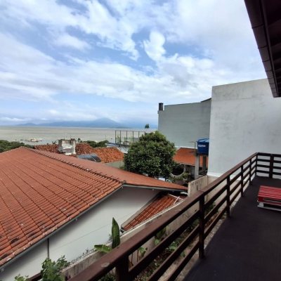 Casa Residencial/Comercial com 200m², 2 garagens, no bairro Itaguaçu em Florianópolis