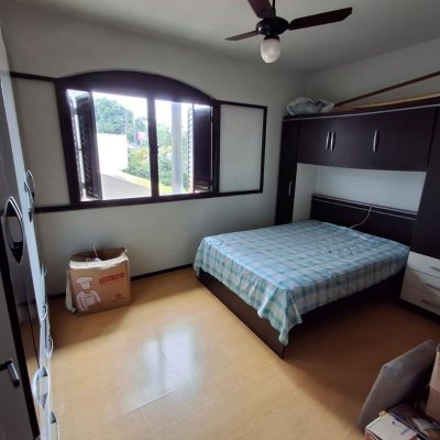 Casa Residencial/Comercial com 200m², 2 garagens, no bairro Itaguaçu em Florianópolis