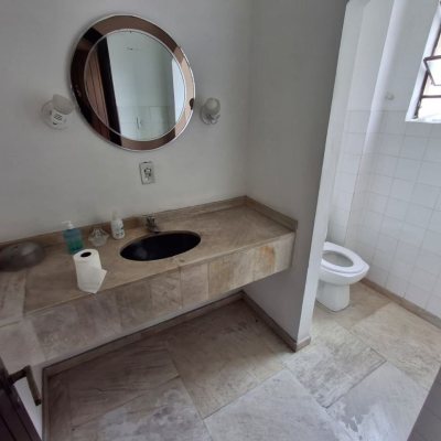 Casa Residencial/Comercial com 200m², 2 garagens, no bairro Itaguaçu em Florianópolis