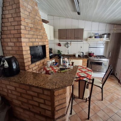 Casa Residencial/Comercial com 200m², 2 garagens, no bairro Itaguaçu em Florianópolis