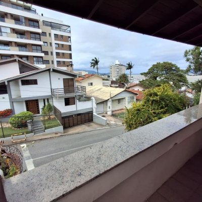 Casa Residencial/Comercial com 200m², 2 garagens, no bairro Itaguaçu em Florianópolis