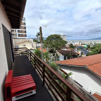 Casa Residencial/Comercial com 200m², 2 garagens, no bairro Itaguaçu em Florianópolis