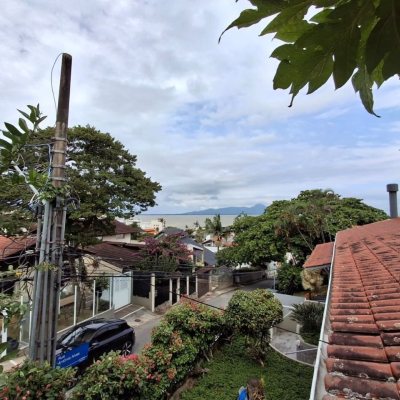 Casa Residencial/Comercial com 200m², 2 garagens, no bairro Itaguaçu em Florianópolis