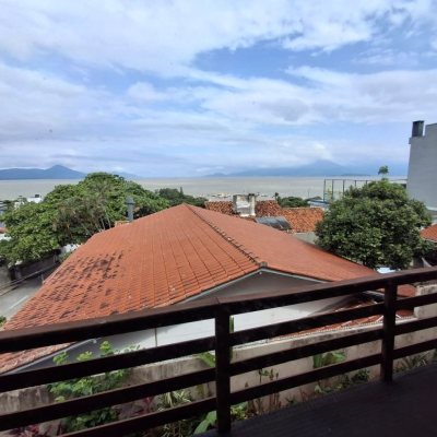 Casa Residencial/Comercial com 200m², 2 garagens, no bairro Itaguaçu em Florianópolis