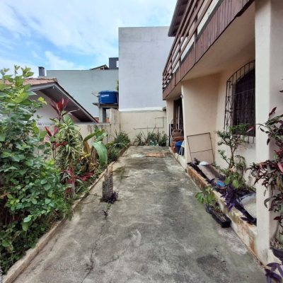 Casa Residencial/Comercial com 200m², 2 garagens, no bairro Itaguaçu em Florianópolis
