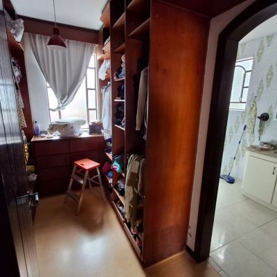 Casa Residencial/Comercial com 200m², 2 garagens, no bairro Itaguaçu em Florianópolis