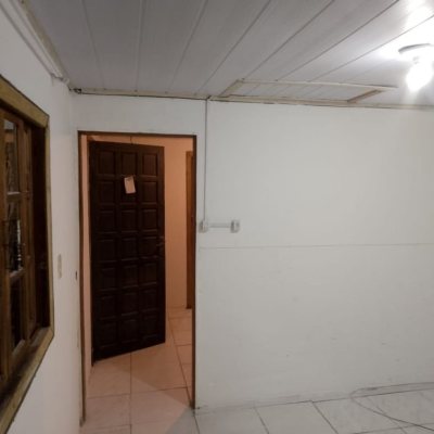 Casa Residencial com 43m², 1 quarto, 3 garagens, no bairro Tapera da Base em Florianópolis