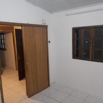 Casa Residencial com 43m², 1 quarto, 3 garagens, no bairro Tapera da Base em Florianópolis