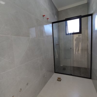 Casa Residencial com 507m², 5 quartos, 3 suítes, 4 garagens, no bairro Ingleses do Rio Vermelho em Florianópolis