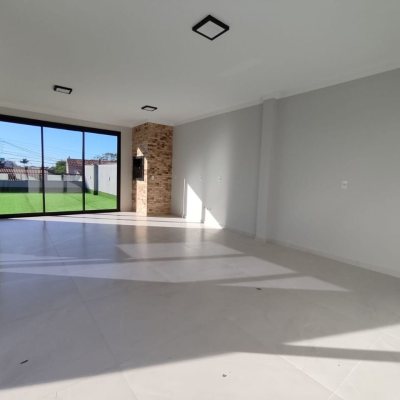 Casa Residencial com 507m², 5 quartos, 3 suítes, 4 garagens, no bairro Ingleses do Rio Vermelho em Florianópolis