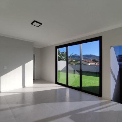 Casa Residencial com 507m², 5 quartos, 3 suítes, 4 garagens, no bairro Ingleses do Rio Vermelho em Florianópolis