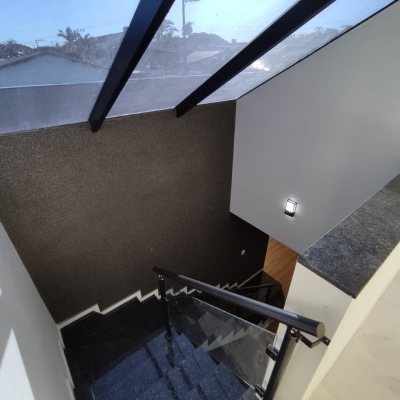 Casa Residencial com 507m², 5 quartos, 3 suítes, 4 garagens, no bairro Ingleses do Rio Vermelho em Florianópolis