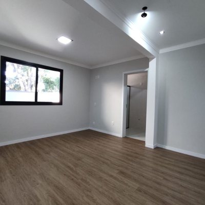 Casa Residencial com 507m², 5 quartos, 3 suítes, 4 garagens, no bairro Ingleses do Rio Vermelho em Florianópolis