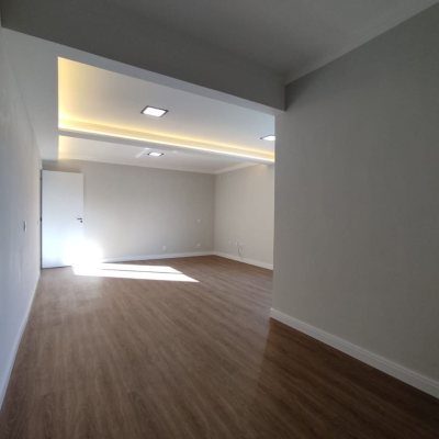 Casa Residencial com 507m², 5 quartos, 3 suítes, 4 garagens, no bairro Ingleses do Rio Vermelho em Florianópolis