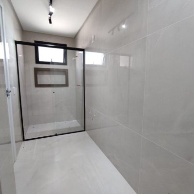 Casa Residencial com 507m², 5 quartos, 3 suítes, 4 garagens, no bairro Ingleses do Rio Vermelho em Florianópolis