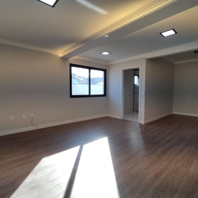 Casa Residencial com 507m², 5 quartos, 3 suítes, 4 garagens, no bairro Ingleses do Rio Vermelho em Florianópolis