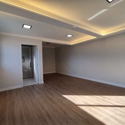 Casa Residencial com 507m², 5 quartos, 3 suítes, 4 garagens, no bairro Ingleses do Rio Vermelho em Florianópolis