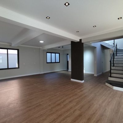 Casa Residencial com 507m², 5 quartos, 3 suítes, 4 garagens, no bairro Ingleses do Rio Vermelho em Florianópolis