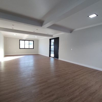 Casa Residencial com 507m², 5 quartos, 3 suítes, 4 garagens, no bairro Ingleses do Rio Vermelho em Florianópolis