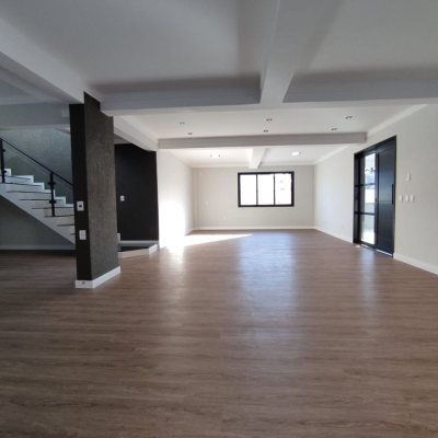 Casa Residencial com 507m², 5 quartos, 3 suítes, 4 garagens, no bairro Ingleses do Rio Vermelho em Florianópolis