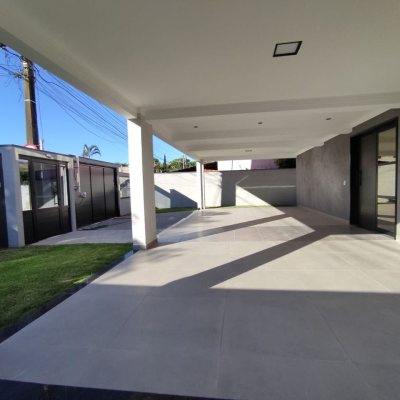 Casa Residencial com 507m², 5 quartos, 3 suítes, 4 garagens, no bairro Ingleses do Rio Vermelho em Florianópolis