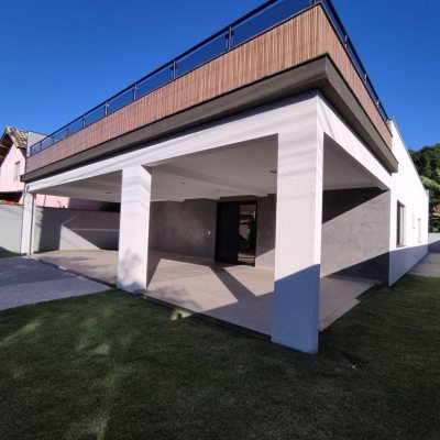 Casa Residencial com 507m², 5 quartos, 3 suítes, 4 garagens, no bairro Ingleses do Rio Vermelho em Florianópolis