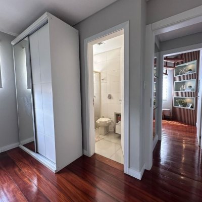 Casa Residencial com 231m², 4 quartos, 2 suítes, 1 garagem, no bairro Ponte do Imaruim em Palhoça