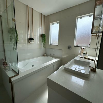 Casa Residencial com 231m², 4 quartos, 2 suítes, 1 garagem, no bairro Ponte do Imaruim em Palhoça