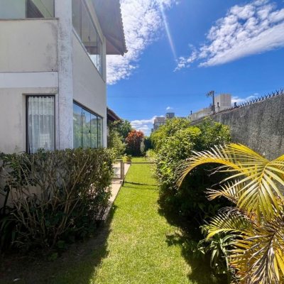 Casa Residencial com 222m², 5 quartos, 2 suítes, 4 garagens, no bairro Campeche em Florianópolis