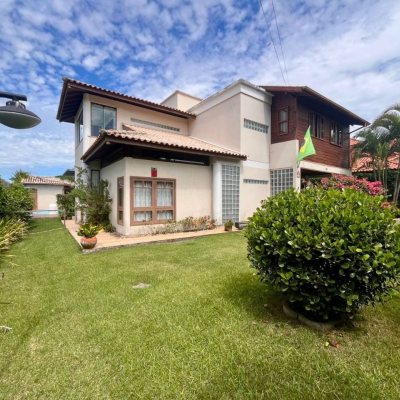 Casa Residencial com 222m², 5 quartos, 2 suítes, 4 garagens, no bairro Campeche em Florianópolis