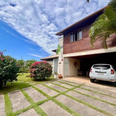 Casa Residencial com 222m², 5 quartos, 2 suítes, 4 garagens, no bairro Campeche em Florianópolis