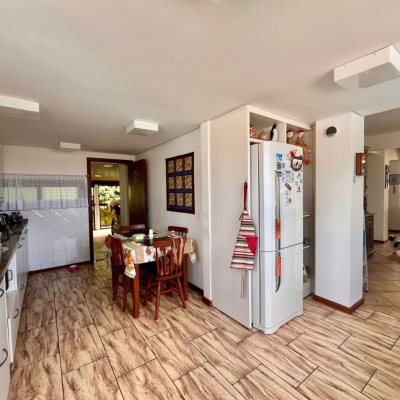 Casa Residencial com 222m², 5 quartos, 2 suítes, 4 garagens, no bairro Campeche em Florianópolis