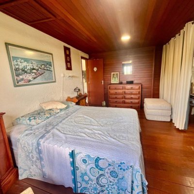 Casa Residencial com 222m², 5 quartos, 2 suítes, 4 garagens, no bairro Campeche em Florianópolis