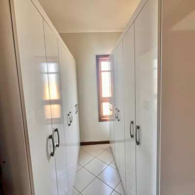 Casa Residencial com 222m², 5 quartos, 2 suítes, 4 garagens, no bairro Campeche em Florianópolis