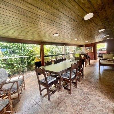 Casa Residencial com 222m², 5 quartos, 2 suítes, 4 garagens, no bairro Campeche em Florianópolis