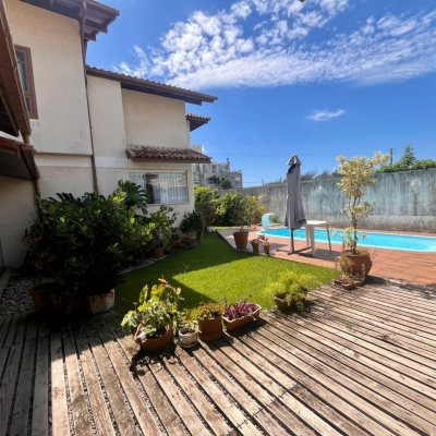 Casa Residencial com 222m², 5 quartos, 2 suítes, 4 garagens, no bairro Campeche em Florianópolis