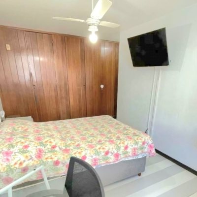 Casa Residencial com 250m², 5 quartos (sendo 1 suíte), 4 garagens, no bairro Carvoeira em Florianópolis
