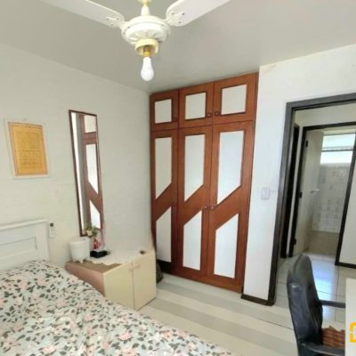 Casa Residencial com 250m², 5 quartos (sendo 1 suíte), 4 garagens, no bairro Carvoeira em Florianópolis